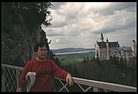 Jin in front of Neuschwanstein from Marienbruecke.