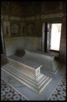 Digital photo titled itimad-ud-daulah-tomb-actual-tombs